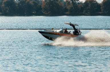 Fouten sluis boot op water