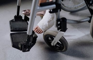 AOV verzekering verplicht rolstoel gips