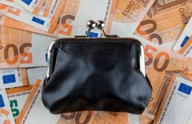 wallet on 50 euro bills