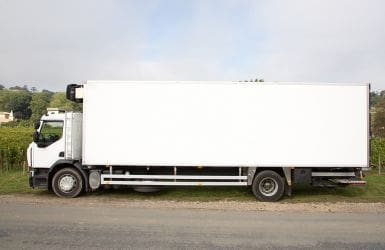 witte vrachtwagen