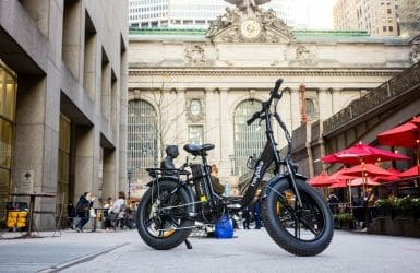 Fatbike standing in shopping street